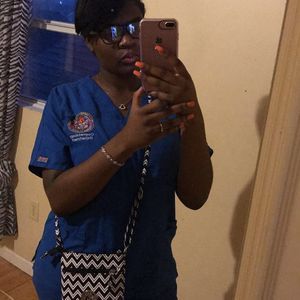 Meet your Posher, Akia